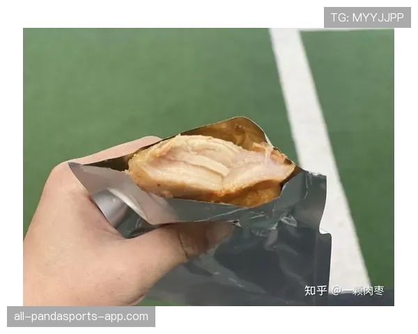 勒布朗家的冰箱里塞满蛋白粉，连冰块都是鸡胸肉味的