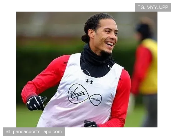 刷到范迪克家里那张电梯自拍，我想搬去他家楼下当保安